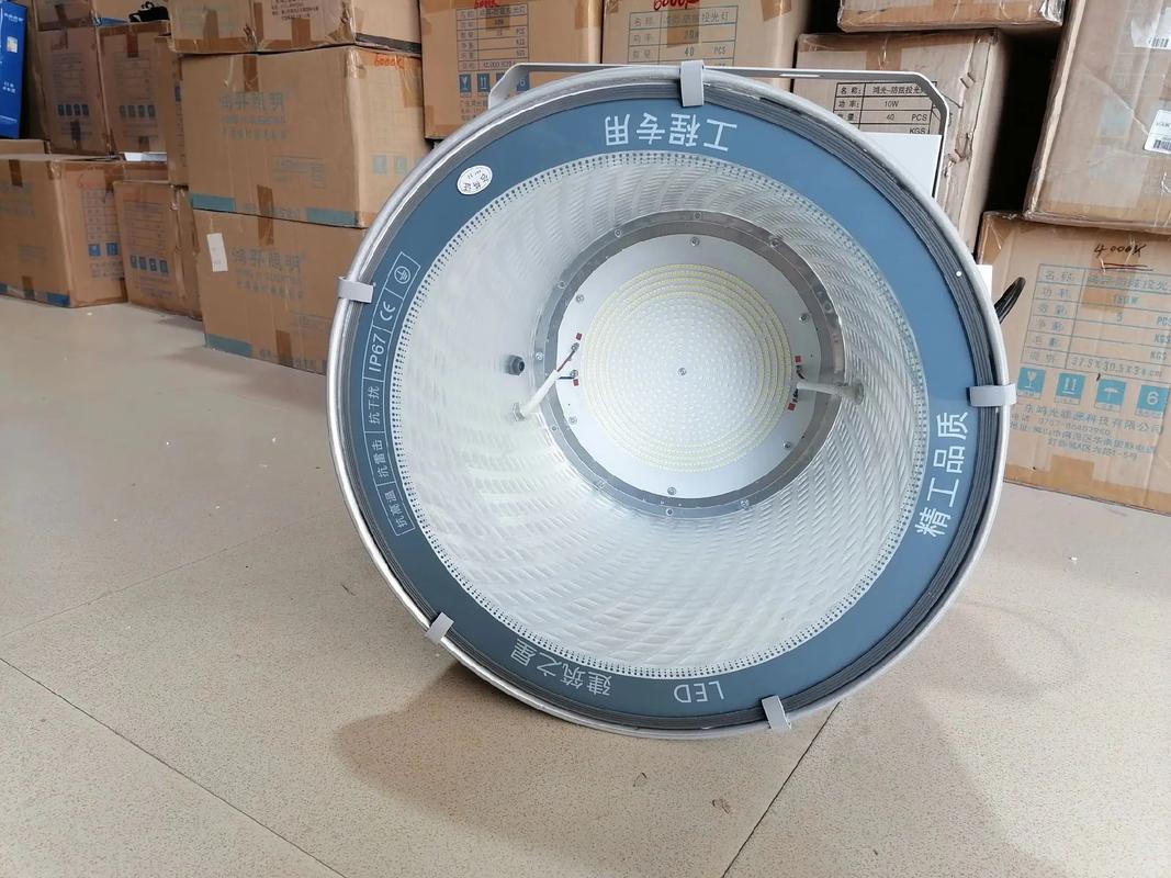 廣東鴻光照明南寧運營中心工程塔吊燈系列 專業批發，點亮建筑之光